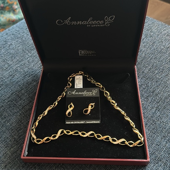 Annaleece by Devries Necklace and Earring Set - Picture 5 of 7